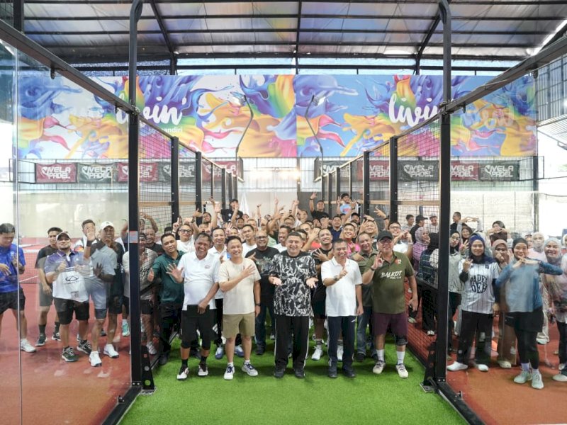 Wali Kota Makassar, Munafri Arifuddin, saat menghadiri Turnamen padel yang digelar Ikatan Keluarga Alumni Pendidikan Tinggi Kepamongprajaan (IKAPTK) Sulawesi Selatan, di Vela Padel, Sabtu (13/6/2026). @Jejakfakta/dok. Humas Pemkot Makassar