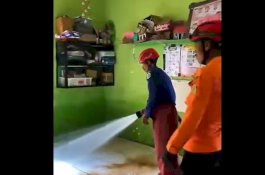 BPBD Lutim Fokus Cegah Penyakit Pascabanjir, Warga Desa Ussu Gotong Royong Bersihkan Lingkungan