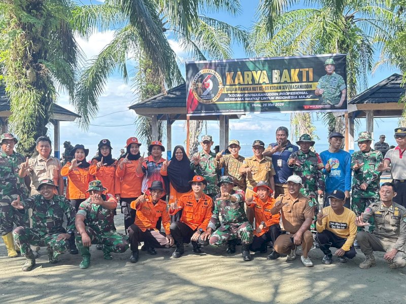 Badan Penanggulangan Bencana Daerah (BPBD) Kabupaten Luwu Timur turut ambil bagian dalam kegiatan karya bakti di Pantai Balo-Balo, Kecamatan Wotu, Senin (26/5), dalam rangka memperingati HUT ke-69 Kodam XIV/Hasanuddin. @Jejakfakta/dok. Istimewa