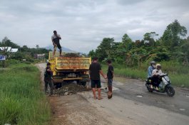Pemkab Luwu Timur Bergerak Cepat Tangani Jalan Rusak Ussu&ndash;Batas Kota Malili, Warga Tak Lagi Dibiarkan Menunggu
