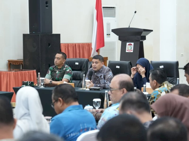 Wali Kota Makassar, Munafri Arifuddin, saat memimpin rapat koordinasi jelang pelaksanaan Indonesia Gastrodiplomacy Series (IGS) Diplomatic Tour Makassar 2026 pada 23&ndash;25 Juni 2026, di Baruga Anging Mammiri, Rumah Jabatan Wali Kota Makassar, Kamis (18/6/2026). @Jejakfakta/dok. Humas Pemkot Makassar