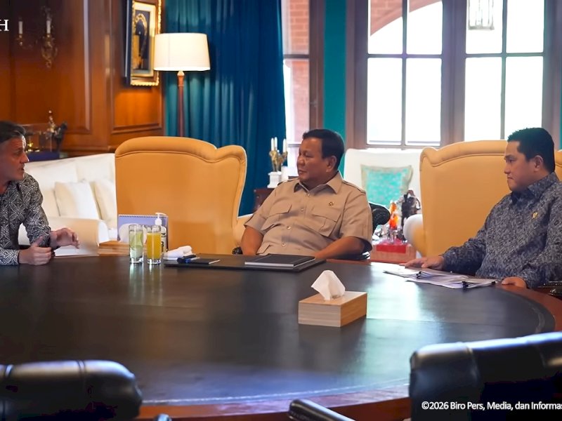 Pertemuan Presiden Prabowo, Menteri Pemuda dan Olahraga Erick Thohir serta pelatih tim nasional sepak bola Indonesia, John Herdman, di Hambalang, Jawa Barat, Jumat (19/6/2026). @jejakfaktacom/Dok. Sekretariat Presiden