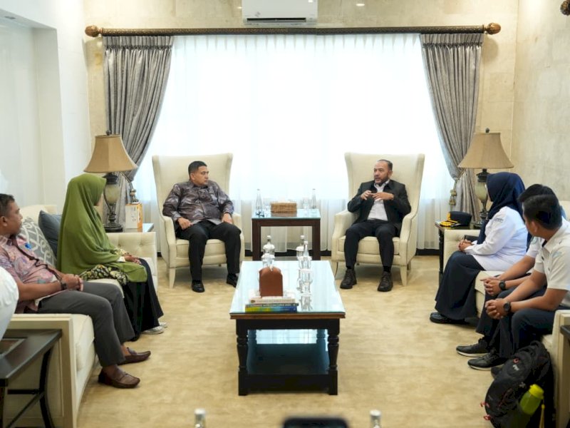 Wali Kota Makassar, Munafri Arifuddin, saat menerima audiensi Stasiun Meteorologi BMKG Makassar yang dipimpin Kepala Balai Besar BMKG Wilayah IV Makassar, Nasrol Adil, di Rumah Jabatan Wali Kota Makassar, Kamis (18/6/2026). @Jejakfakta/dok. Humas Pemkot Makassar