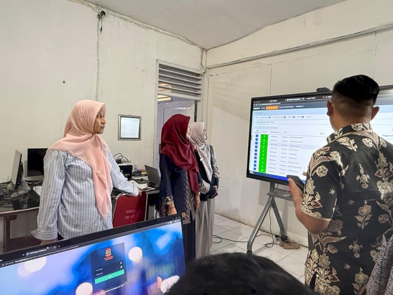 Kepala Dinas Pendidikan Kota Makassar, Achi Soleman, menegaskan sistem Penerimaan Murid Baru (SPMB) Tahun 2026 jalur non-domisili berjalan transparan, tepat waktu, dan sesuai tahapan yang telah ditetapkan. Hasil seleksi tahap pertama untuk jenjang PAUD, SD, dan SMP diumumkan pada Kamis (18/6/2026). @Jejakfakta/dok. Humas Pemkot Makassar