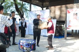 Munafri dan Kapolda Sulsel Serahkan Genset-Pompa Air di Pulau Lanjukang, Dorong Sinergi Kepulauan