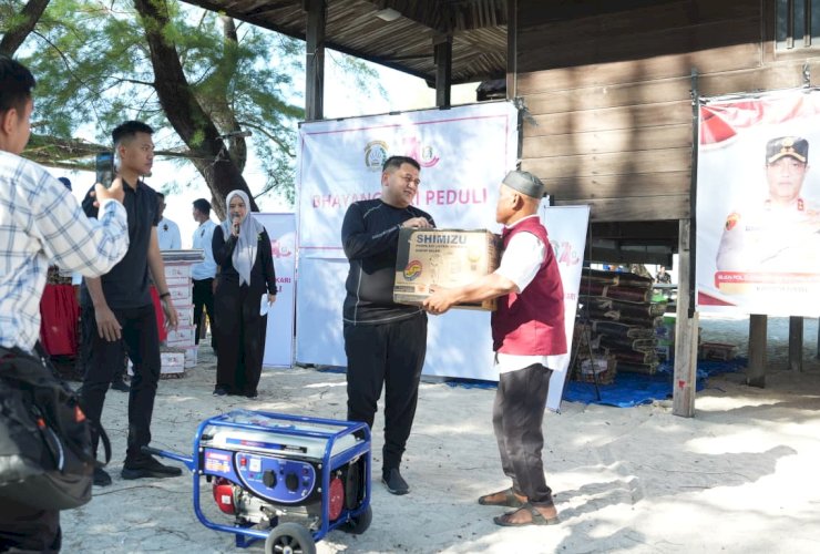 Munafri dan Kapolda Sulsel Serahkan Genset-Pompa Air di Pulau Lanjukang, Dorong Sinergi Kepulauan