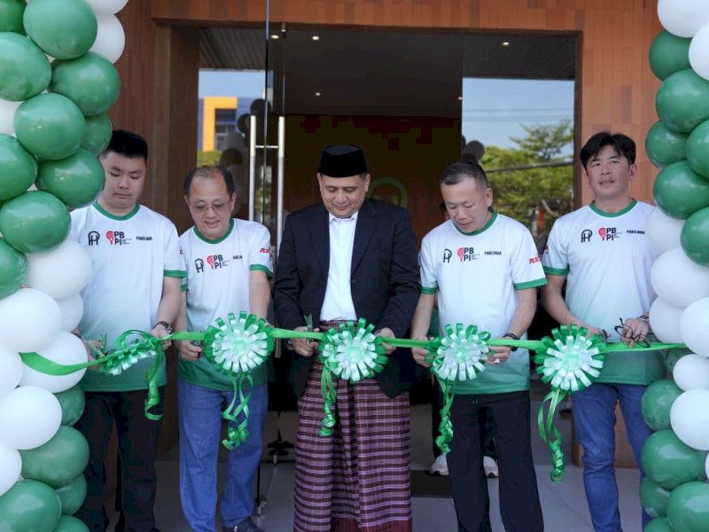 Wali Kota Makassar, Munafri Arifuddin, meresmikan PadelHood Makassar di Jalan Lanto Daeng Pasewang, Minggu (21/6/2026), sebagai ruang baru yang menggabungkan olahraga, rekreasi, hingga gaya hidup sehat masyarakat urban. @Jejakfakta/dok. Humas Pemkot Makassar
