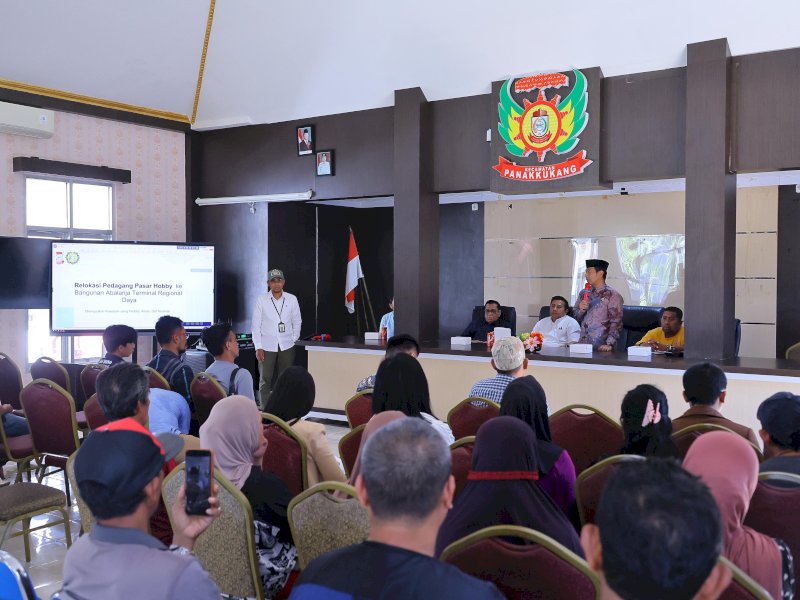 Rapat koordinasi yang dipimpin Camat Panakkukang, Syahrir, bersama sejumlah instansi terkait di Kantor Camat Panakkukang beberapa hari lalu. @Jejakfakta/dok. Humas Pemkot Makassar