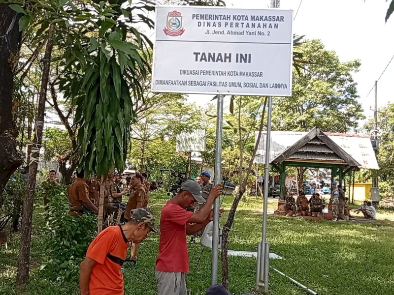 Pemerintah Kota Makassar memperkuat pengamanan aset daerah dengan menertibkan lahan fasilitas umum (fasum) seluas 4,3 hektare di kawasan Perumnas Sudiang, Kelurahan Laikang, Kecamatan Biringkanaya, Senin (22/6/2026). @Jejakfakta/dok. Humas Pemkot Makassar