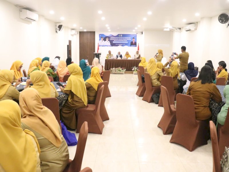 Asisten Pemerintahan dan Kesejahteraan Rakyat (Kesra), Aini Endis Anrika, saat menghadiri kegiatan Peningkatan Partisipasi Perempuan di Bidang Politik, Hukum, Sosial, dan Ekonomi melalui Pengembangan Ruang Bersama Indonesia (RBI), di Wisma Trans, Puncak Indah Malili, Senin (22/06/2026). @Jejakfakta/dok. Istimewa