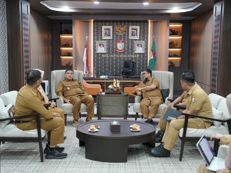 Wali Kota Makassar, Munafri Arifuddin, saat menerima audiensi Kepala Dinas Pendidikan Provinsi Sulawesi Selatan, Iqbal Najamuddin, bersama jajaran di Balai Kota Makassar, Senin (22/6/2026). @Jejakfakta/dok. Humas Pemkot Makassar
