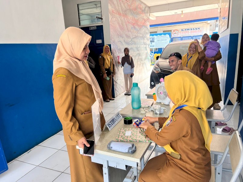 Kepala Dinas Pendidikan Kota Makassar, Achi Soleman, melakukan inspeksi mendadak (sidak) ke sejumlah SMP negeri pada Senin (22/6/2026). @Jejakfakta/dok. Humas Pemkot Makassar