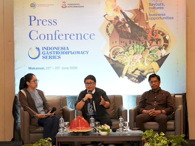Direktur Diplomasi Publik Kementerian Luar Negeri, Ani Nigeriawati, saat memberikan keterangan pers kepad media. @Jejakfakta/dok. Humas Pemkot Makassar 