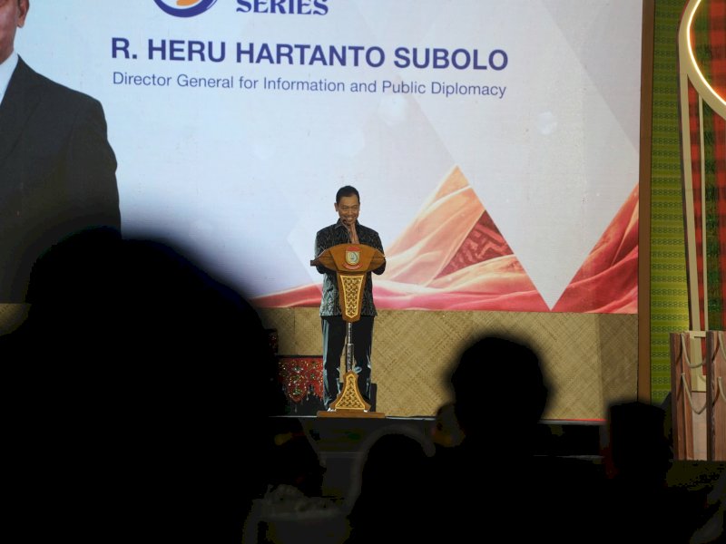 Direktur Jenderal Informasi dan Diplomasi Publik Kementerian Luar Negeri RI, R. Heru Hartanto Subolo, saat menyampaikan sambutan di hadapan 41 delegasi dari 28 negara Indonesia Gastrodiplomacy Series (IGS), di Benteng Fort Rotterdam, Selasa (23/6/2026), @Jejakfakta/dok. Humas Pemkot Makassar