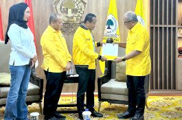Bahlil Serahkan Surat Diskresi ke IAS, Target Kembalikan Marwah Golkar Sulsel