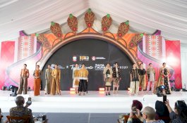 Tenun Nusantara Curi Perhatian Delegasi Dunia di IGS 2026, Makassar Perkuat Diplomasi Budaya Lewat Fashion Show