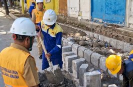Trotoar Jalan Tinumbu Ditata Ulang, Hak Pejalan Kaki Kembali dan Drainase Optimal