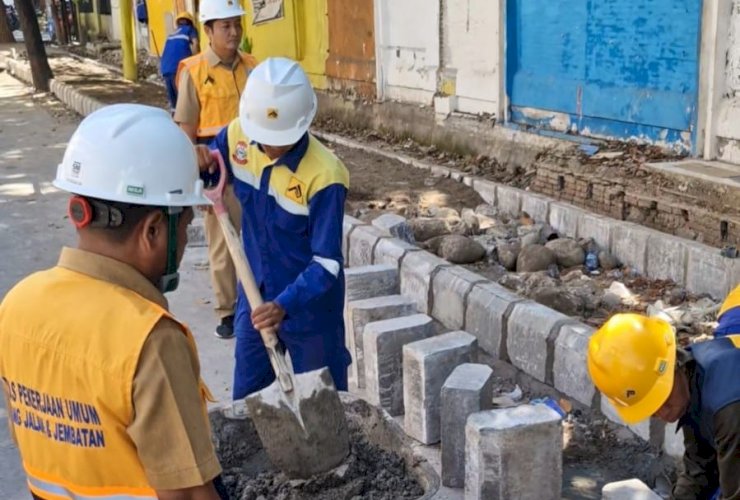 Trotoar Jalan Tinumbu Ditata Ulang, Hak Pejalan Kaki Kembali dan Drainase Optimal