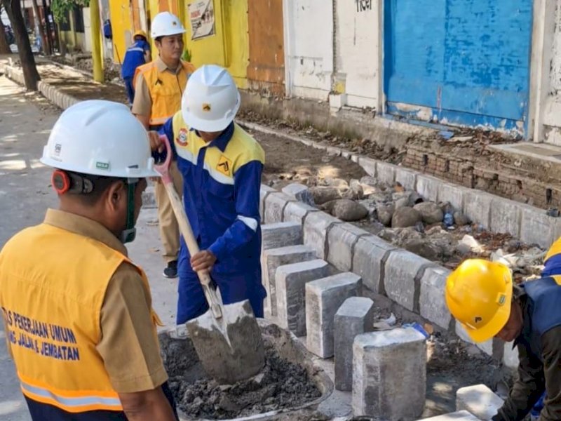 Dinas Pekerjaan Umum (PU) mempercepat pembenahan difokuskan pada trotoar Jalan Tinumbu di kawasan perbatasan Kecamatan Bontoala dan Tallo sebagai upaya mengembalikan hak pejalan kaki sekaligus mengoptimalkan fungsi drainase, Kamis (25/6/2026). @Jejakfakta/dok. Istimewa