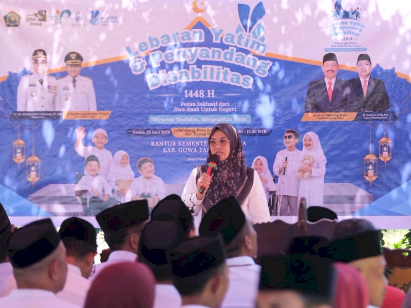 Bupati Gowa, Sitti Husniah Talenrang, saat menghadiri kegiatan Lebaran Yatim dan Penyandang Disabilitas 1448 Hijriah di Desa Bontomanai, Kecamatan Bajeng Barat, Kamis (25/6/2026). @Jejakfakta/dok. Humas Pemkot Makassar