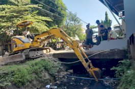 Usai Penertiban PKL, Dinas PU Makassar Kebut Normalisasi Drainase dan Perbaikan Trotoar