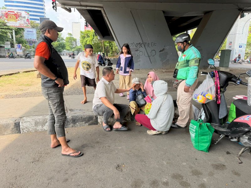 Tim Reaksi Cepat (TRC) Saribattang yang langsung diterjunkan ke lokasi untuk melakukan penjangkauan, asesmen lapangan, serta penelusuran identitas dan keberadaan keluarga lansia,  Minggu (28/6/2026). @Jejakfakta/dok. Humas Pemkot Makassar