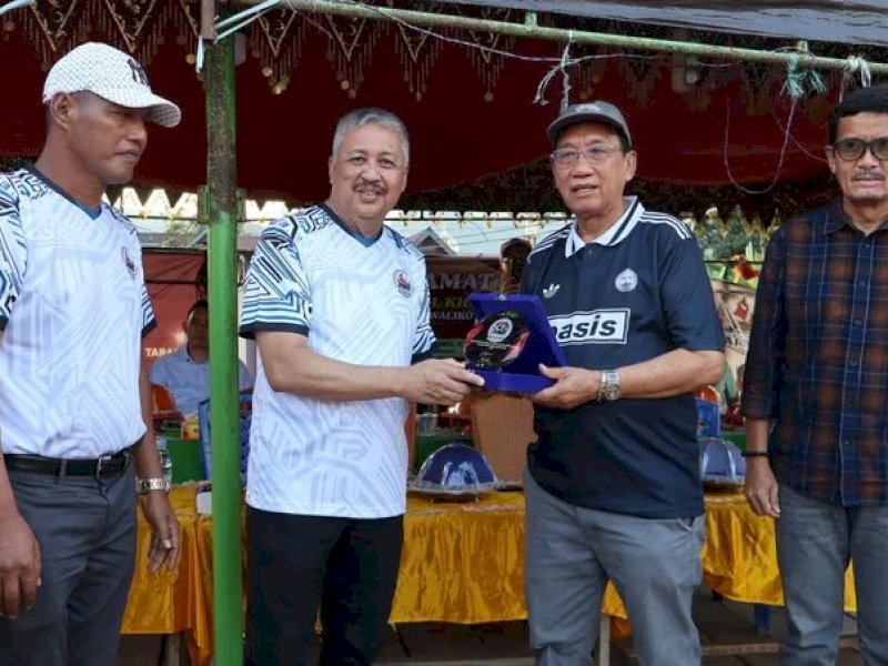 Bupati Pinrang, Irwan Hamid, saat menghadiri Silaturahmi Nasional (Silatnas) Anak Rantau Batulappa yang digelar di Lapangan Sepak Bola Batulappa, Kecamatan Batulappa, Sabtu (27/6/2026). @Jejakfakta/dok. Ist.
