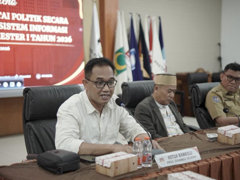 Anggota Bawaslu Sulsel sekaligus Koordinator Divisi Penyelesaian Sengketa, Adnan Djamal, saat menghadiri Rapat Pleno Pemutakhiran Data Partai Politik Secara Berkelanjutan Semester I di Kantor KPU Sulawesi Selatan, Senin (29/6/2026). @Jejakfakta/dok. Istimewa