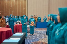 Lantik 6 Ketua TP PKK dan Ketua Tim Pembina Posyandu Kecamatan, Andi Tenri Indah Tekankan Integritas dan Pengabdian