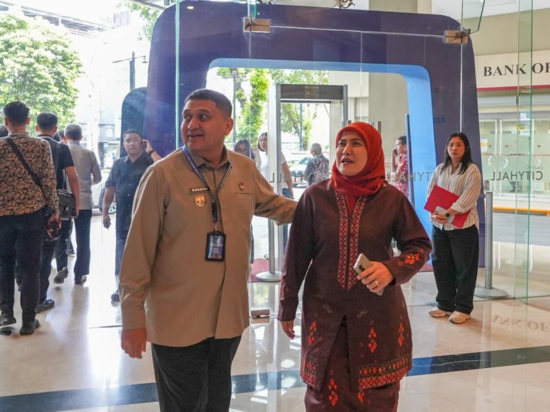  Wali Kota Makassar Munafri Arifuddin bersama Wakil Wali Kota Aliyah Mustika Ilham saat menghadiri penutupan Rapat Kerja Nasional (Rakernas) XVIII Asosiasi Pemerintah Kota Seluruh Indonesia (APEKSI) Tahun 2026 di Hotel Grand Aston Medan, Sumatera Utara, Kamis (2/7/2026). @Jejakfakta/dok. Humas Pemkot Makassar
