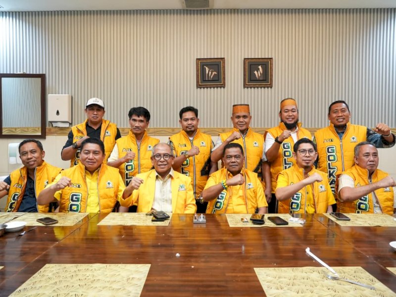 Empat DPD II yakni Kota Parepare, Kabupaten Pinrang, Kabupaten Luwu Utara, dan Kabupaten Kepulauan Selayar, memberikan dukungan kepada IAS dalam pertemuan yang berlangsung di Rumah Makan Bahari Makassar, Minggu (5/7/2026). @Jejakfakta/dok. Ist.