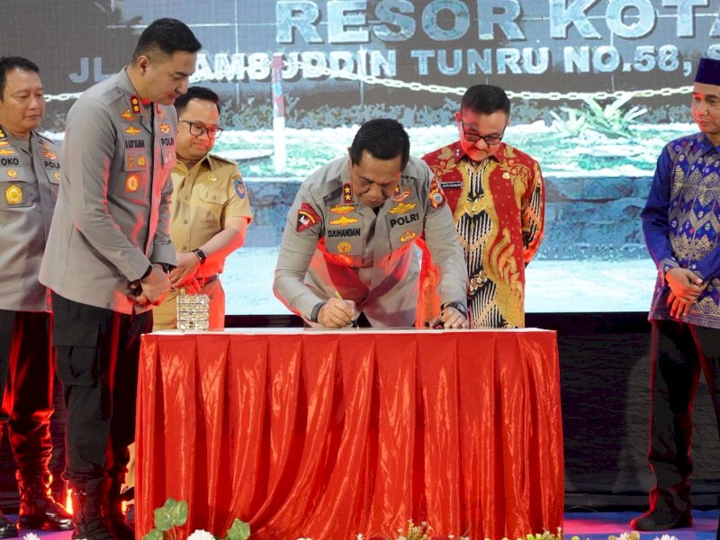 Wakil Bupati Gowa Darmawangsyah Muin bersama jajaran Forkopimda saat menghadiri peresmian perubahan status Kepolisian Resor (Polres) Gowa menjadi Polresta Gowa, di Aula Rewako Wicaksana Laghawa, Selasa (7/7/2026). @Jejakfakta/dok. Humas Pemkab Gowa