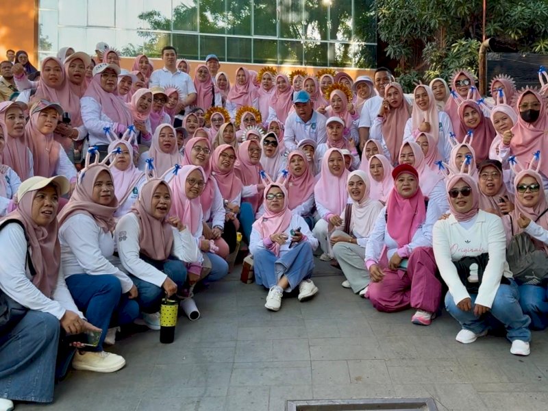 Bupati dan Ketua TP PKK Pangkep h
bersama jajaran Tim Penggerak PKK serta pengurus Dekranasda Kabupaten Pangkep memeriahkan kegiatan Jalan Sehat Sulsel Anti Mager yang digelar di Makassar, Sabtu (11/7/2026). @jejakfaktacom/Humas Pemda Pangkep