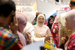 Kain Lagosi hingga Baju Bodo Laris Manis, Booth Dekranasda Makassar Jadi Primadona HUT Dekranas