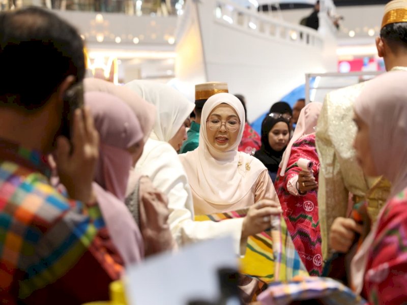 Produk-produk unggulan UMKM binaan Dekranasda Kota Makassar diburu pembeli pada puncak peringatan HUT Dekranas ke-46 di Trans Studio Mall Makassar, Jumat (10/7/2026). @Jejakfakta/dok. Humas Pemkot Makassar