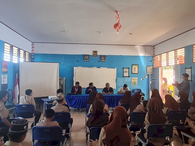 Ilustrasi. Diskominfo Makassar sejak awal 2026 aktif melakukan sosialisasi ke sekolah-sekolah di wilayah daratan maupun kepulauan. Edukasi pemahaman mengenai perlindungan anak di ruang digital menjangkau seluruh lapisan masyarakat. @Jejakfakta/dok. Humas Pemkot Makassar