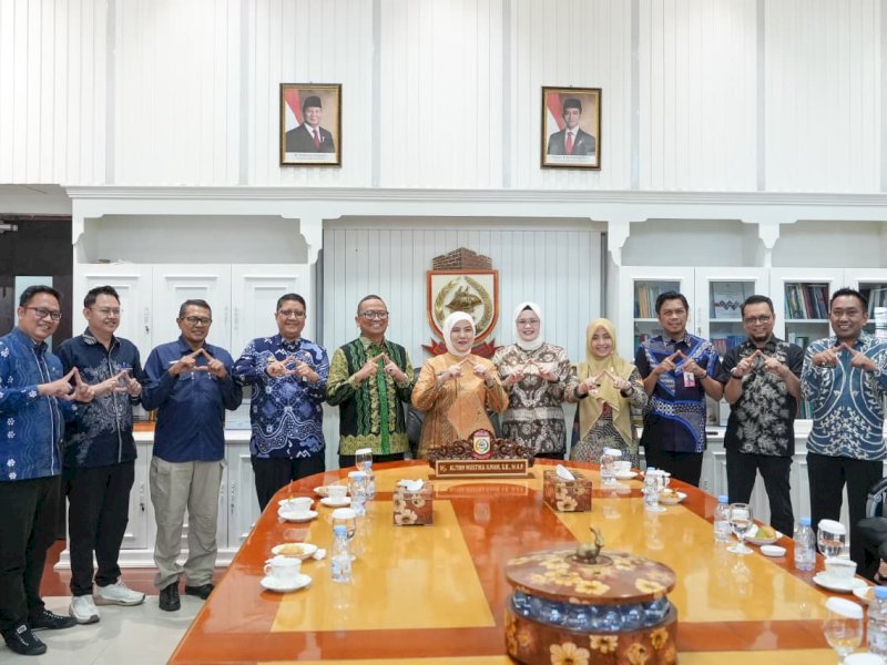 Wakil Wali Kota Makassar, Aliyah Mustika Ilham, menerima kunjungan silaturahmi dan audiensi dari Bupati Tabalong, Wakil Wali Kota Pagar Alam, serta Wakil Bupati Banyuasin di Ruang Rapat Wakil Wali Kota Makassar, Balai Kota Makassar, Jumat (10/7/2026). @Jejakfakta/dok. Humas Pemkot Makassar