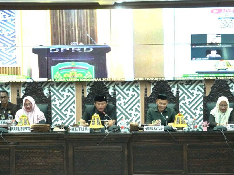 Wakil Bupati Luwu Timur, Puspawati Husler, saat menghadiri Rapat Paripurna DPRD Kabupaten Luwu Timur dengan agenda penyampaian pendapat akhir fraksi-fraksi terhadap Ranperda tentang Pertanggungjawaban Pelaksanaan APBD Tahun Anggaran 2025, Jumat (10/7/2026). @Jejakfakta/dok. Humas Pemkab Lutim