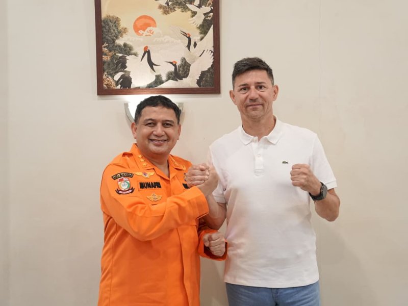 Mantan CEO PSM Makassar yang kini menjabat sebagai Wali Kota Makassar, Munafri Arifuddin, menjamu mantan pelatih PSM, Darije Kalezic, dalam sebuah pertemuan penuh kehangatan di Makassar, Selasa (14/7/2026). @Jejakfakta/dok. Humas Pemkot Makassar