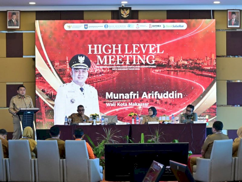 Wali Kota Makassar Munafri Arifuddin, saat membuka High Level Meeting Tim Percepatan dan Perluasan Digitalisasi Daerah (TP2DD) Kota Makassar Tahun Anggaran 2026 yang dirangkaikan dengan Launching Proyek Perubahan Peserta Pelatihan Kepemimpinan Nasional (PKN) Tingkat II Angkatan IV Tahun 2026 di Aston Hotel Makassar, Senin (13/7/2026). @Jejakfakta/dok. Humas Pemkot Makassar