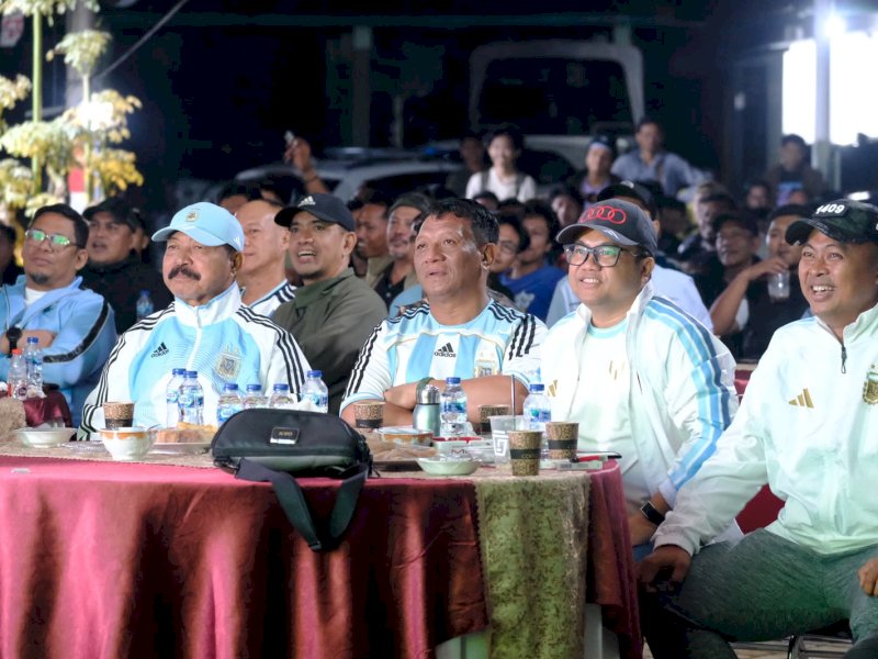 Wakil Bupati Gowa, Darmawangsyah Muin, ikut merasakan langsung momen bersejarah tersebut melalui kegiatan Nonton Bareng (Nobar) Semifinal Piala Dunia 2026 yang digelar Kodim 1409/Gowa,  Kamis (16/7/2026) dini hari. @Jejakfakta/dok. Humas Pemkot Makassar