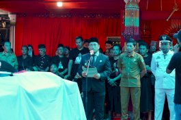 Bupati Irwan Antar Kades Rinjani ke Peristirahatan Terakhir, Ahli Waris Terima Santunan BPJS Ketenagakerjaan