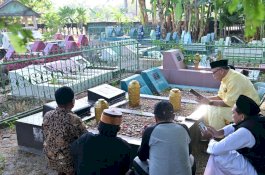 Jelang Kembalikan Formulir Calon Ketua Golkar Sulsel, IAS Ziarah ke Makam Orang Tua: "Berbaktilah Selagi Masih Ada"