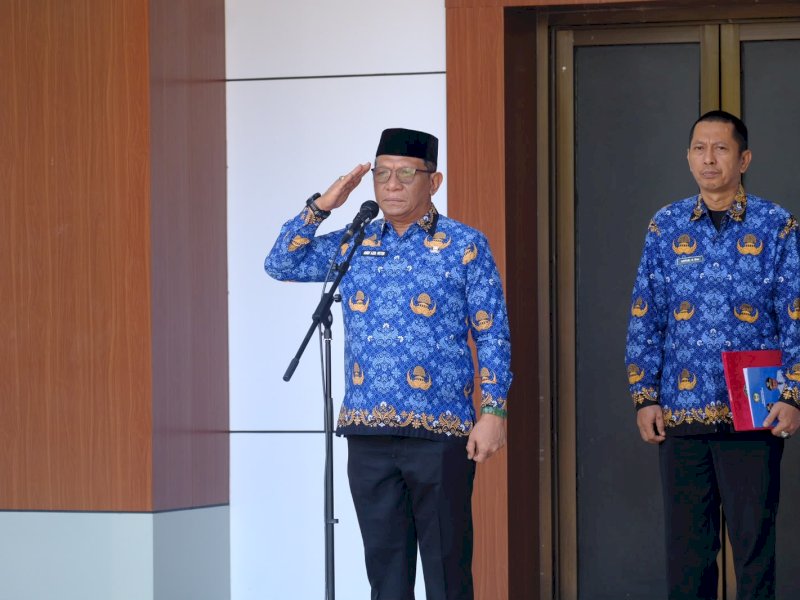 Sekretaris Daerah Kabupaten Gowa, Andy Azis, saat memimpin upacara peringatan Hari Kesadaran Nasional di Lapangan Upacara Kantor Bupati Gowa, Jumat (17/7/2026). @Jejakfakta/dok. Humas Pemkab Gowa