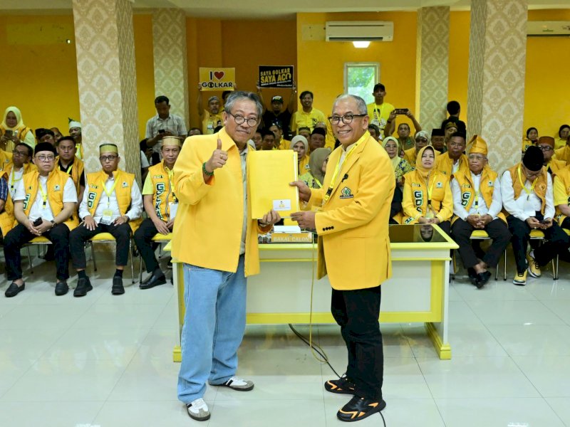 Ilham Arief Sirajuddin (IAS) , secara resmi mengembalikan formulir pendaftaran di Kantor DPD I Partai Golkar Sulsel, Jalan Botolempangan, Makassar, Jumat (17/7/2026). @jejakfaktacom/Reza