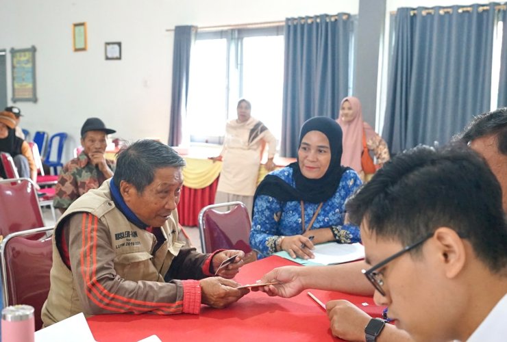 Bantuan Rp1 Juta per Bulan Ringankan Beban Hidup Tukang Ojek Lansia di Wasuponda