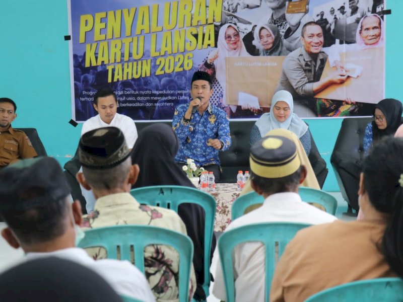 Penyaluran Program Kartu ATM Lansia yang menyasar 79 warga baru di Kecamatan Nuha, Jumat (17/7/2026). @Jejakfakta/dok. Humas Pemkab Lutim