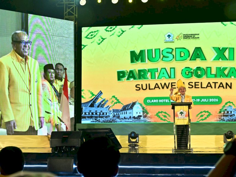  Ketua Umum DPP Partai Golkar, Bahlil Lahadalia, memberikan sinyal kuat dukungannya kepada Ilham Arief Sirajuddin (IAS) untuk memimpin DPD I Partai Golkar Sulawesi Selatan, saat membuka Musyawarah Daerah (Musda) XI Partai Golkar Sulsel di Hotel Claro Makassar, Sabtu (18/7/2026). @Jejakfakta/Reza Arifuddin