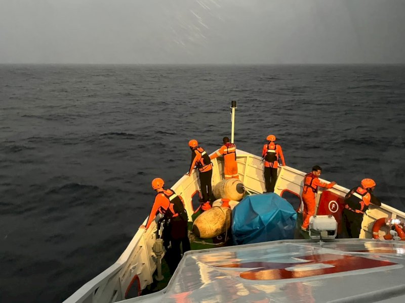 Operasi pencarian korban tenggelamnya KM Nurul Salsa di perairan sebelah barat Pulau Polassi, Kabupaten Kepulauan Selayar, Sulawesi Selatan, memasuki hari kelima, Minggu (19/7/2026). @Jejakfakta/dok. Basarnas Makassar