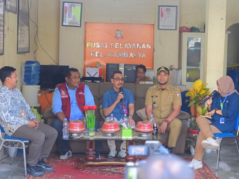 Pelaksana Tugas (Plt) Direktur Utama Perumda Air Minum (PDAM) Kota Makassar, Andi Syahrum, saat menjadi narasumber dalam Dialog Luar Studio RRI Pro 1 Makassar yang digelar di Kantor Kelurahan Cambayya, Kecamatan Ujung Tanah, Jalan Barukang Utara, Makassar, Selasa (21/7/2026). @Jejakfakta/dok. Humas PDAM Makassar